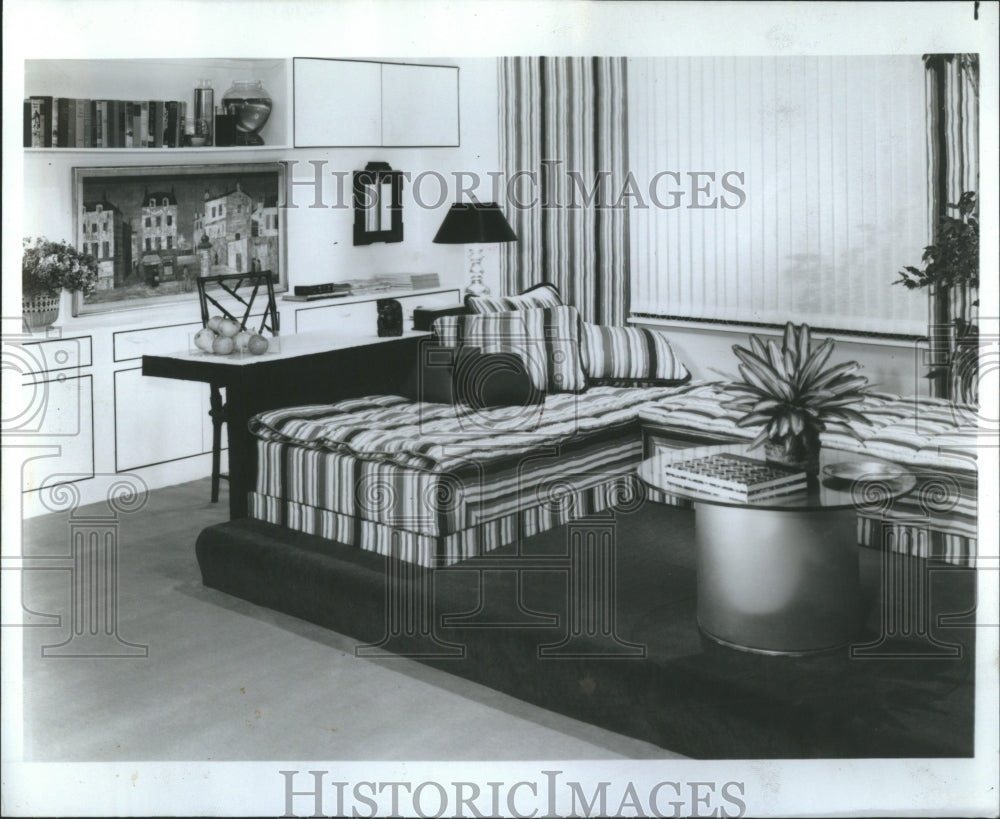 1984 Press Photo Living Room