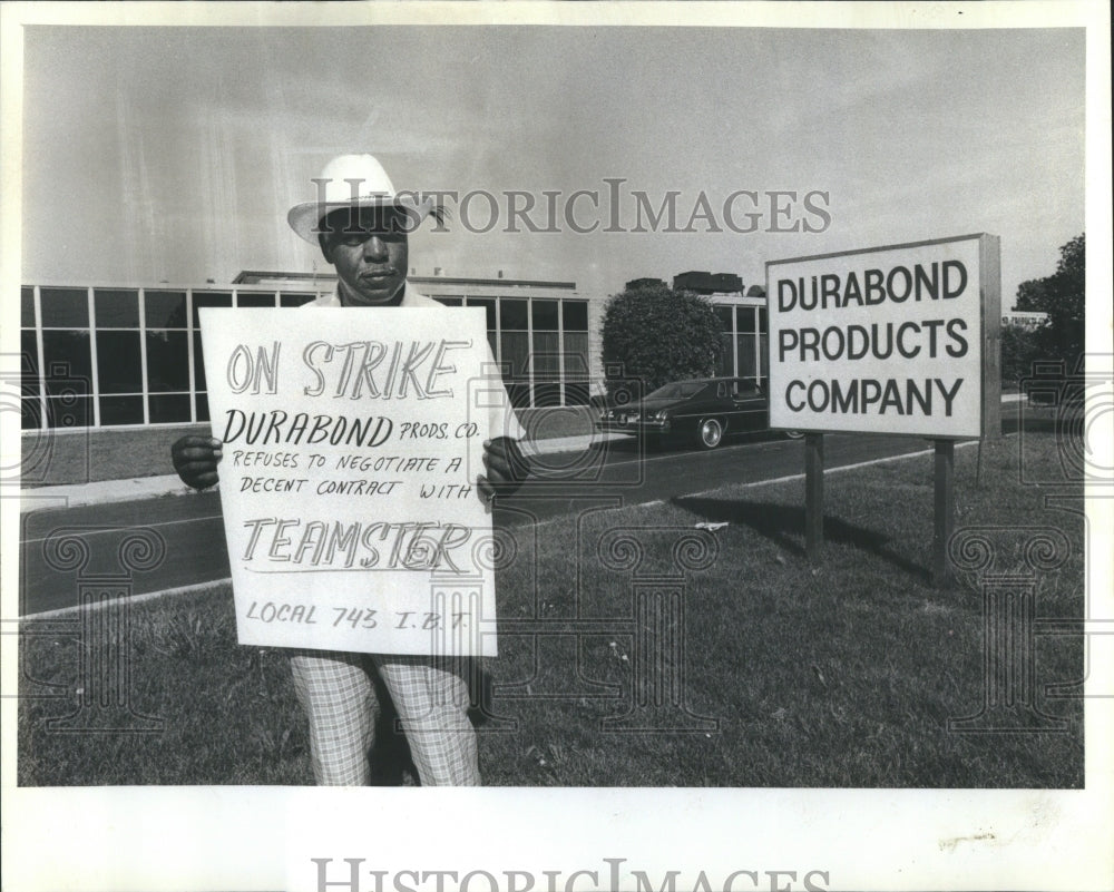 1982 Press Photo Pickets Durabond Products corp