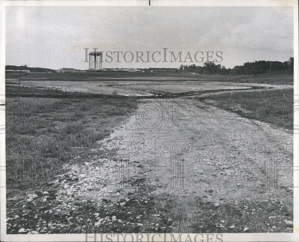 1971 Press Photo Abandoned Building Project DuPage Co