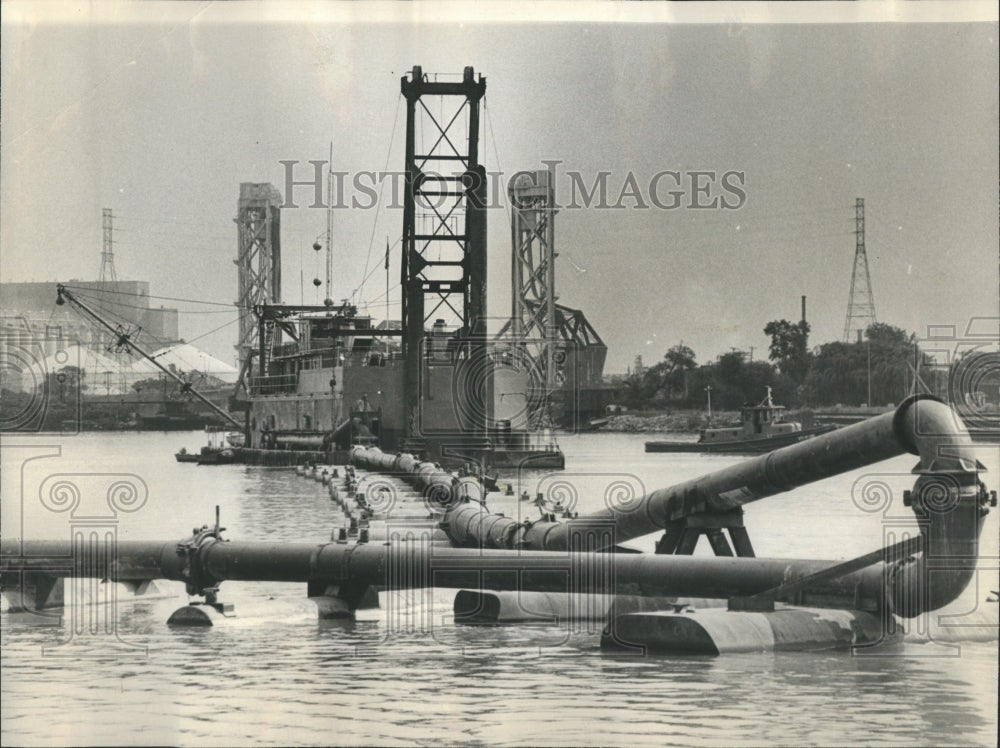 1965 Press Photo Three Brothers Dredging Pipeline