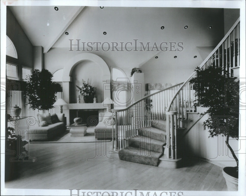 1990 Press Photo Hilldale Model Home Spiral Staircase