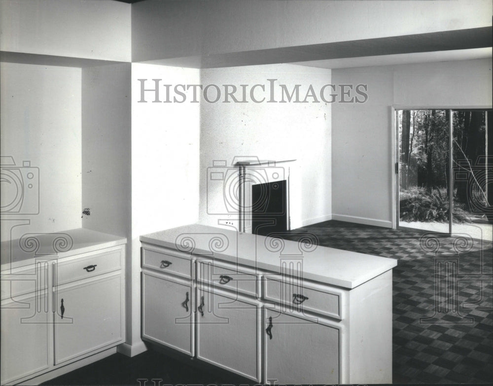 1981 Press Photo Undecorated Living Dining Kitchen Room