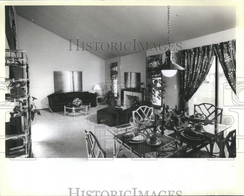 1983 Press Photo Hickory Model Arbor Glen Wheaton Decor