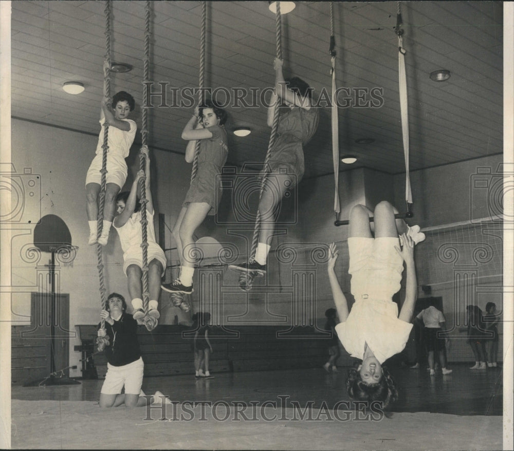 1960 Press Photo Girls in P E Class at Nazareth Academy