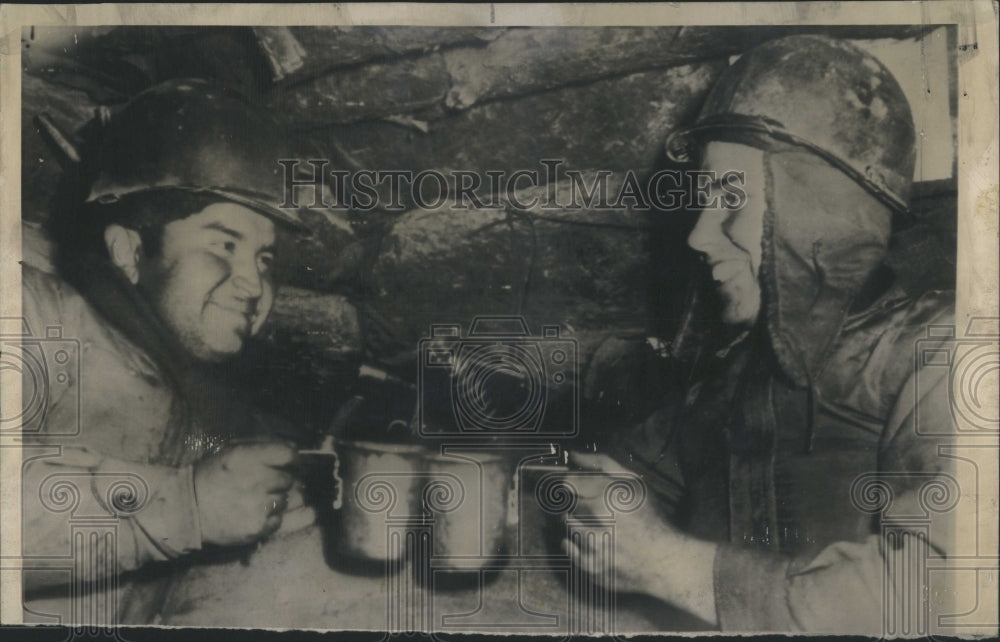 1952 Press Photo Soldiers toasting on New Years Eve