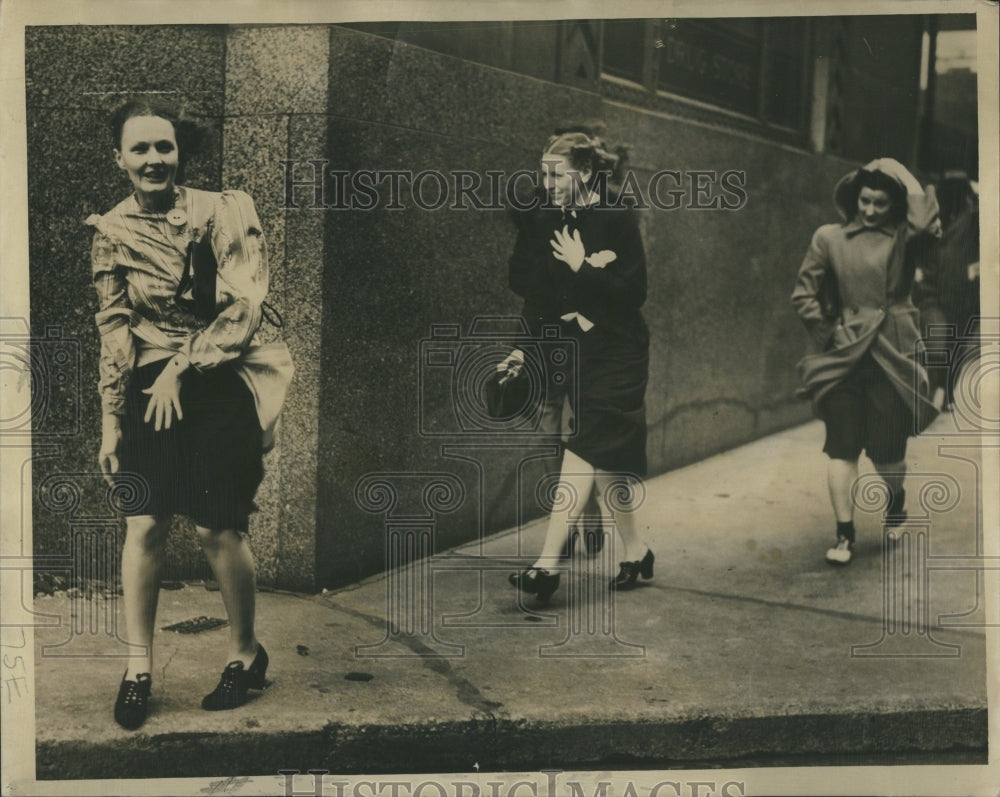 1948 Press Photo Dorothy Cook Betty Boughan Stewart