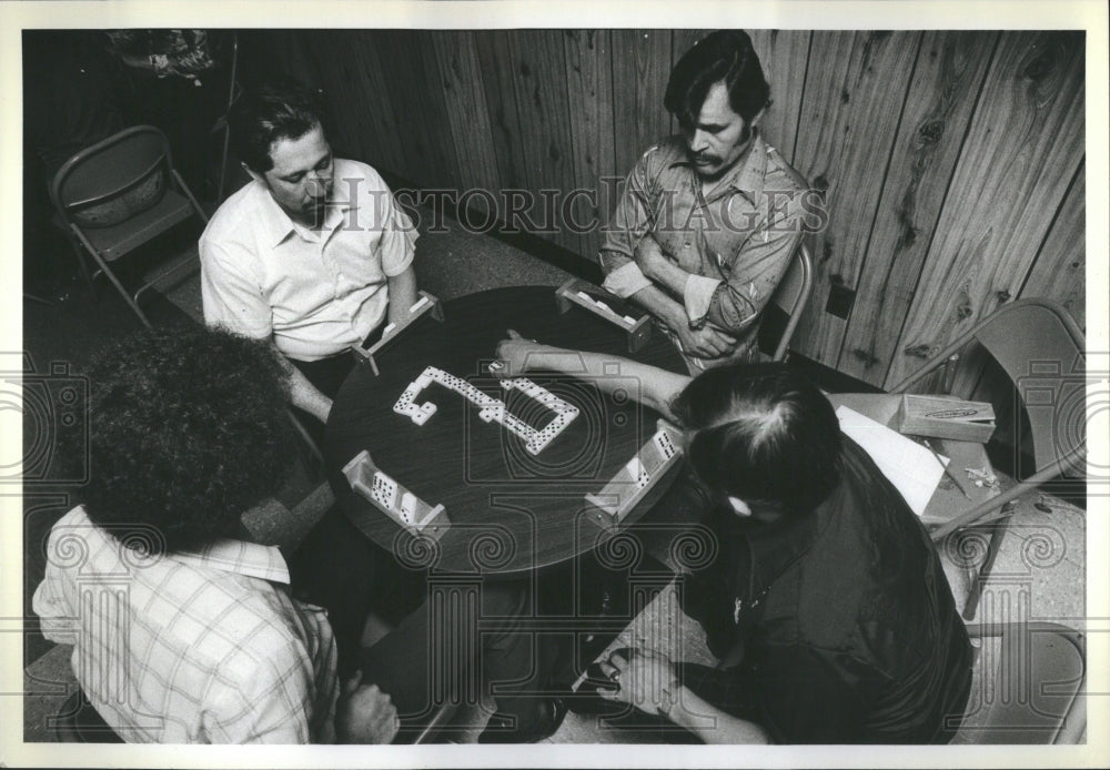 1981 Press Photo Dominoes Jose Irizarry Leo Poldo Georg