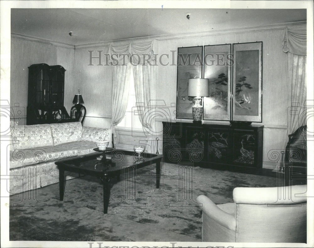 1964 Press Photo Living Room Drinking Children Kitchen