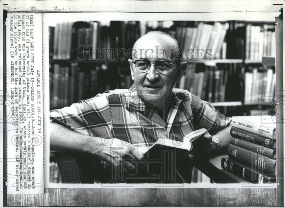1971 Press Photo John A Smalley Reading in Library