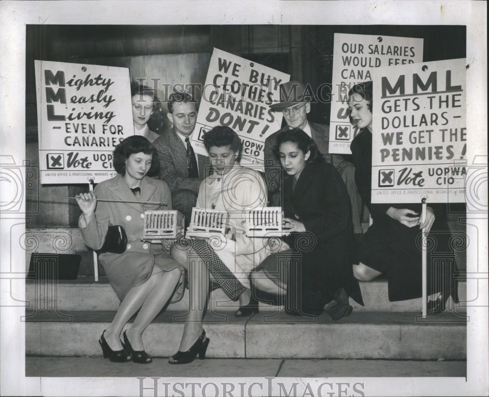 1946 Press Photo Michigan Mutual Liability Picket