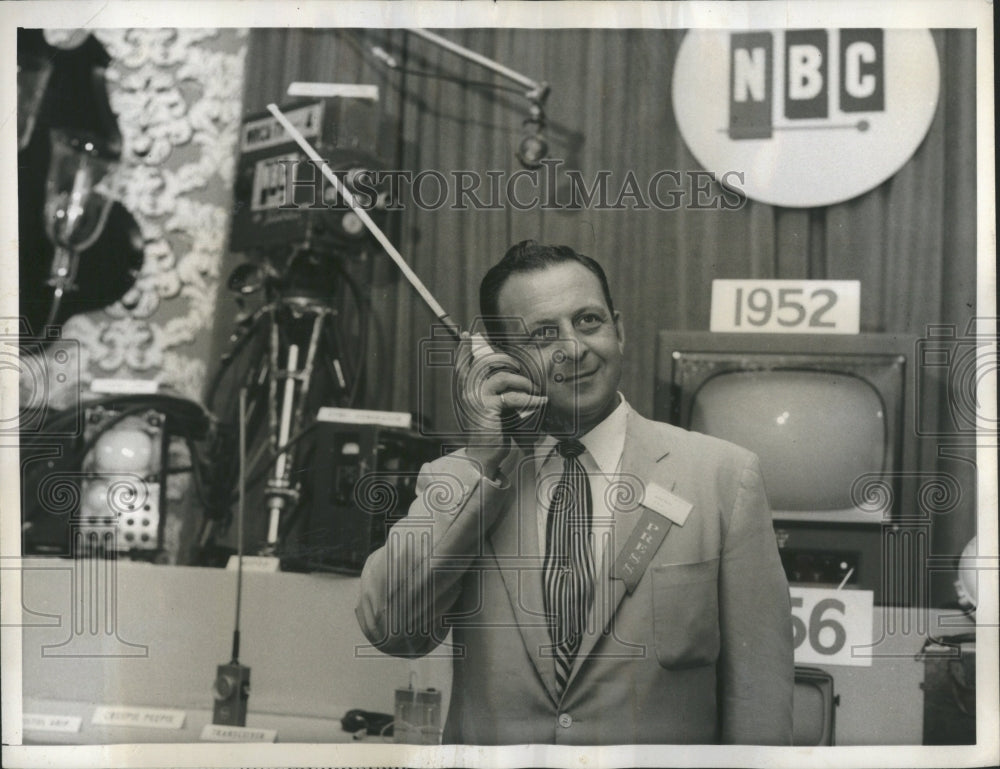 1956 Press Photo Transceiver NBC Reporter Barry Wood