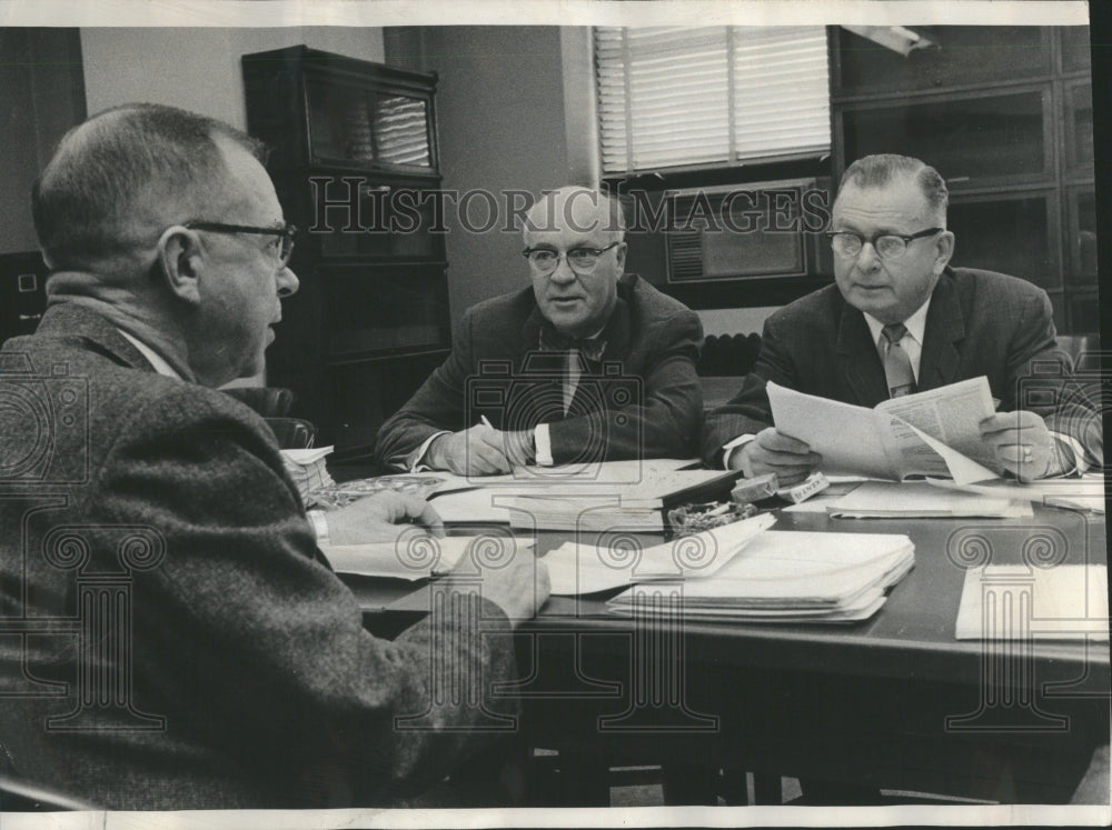 1965 Press Photo Firemen Union Meeting Boycott