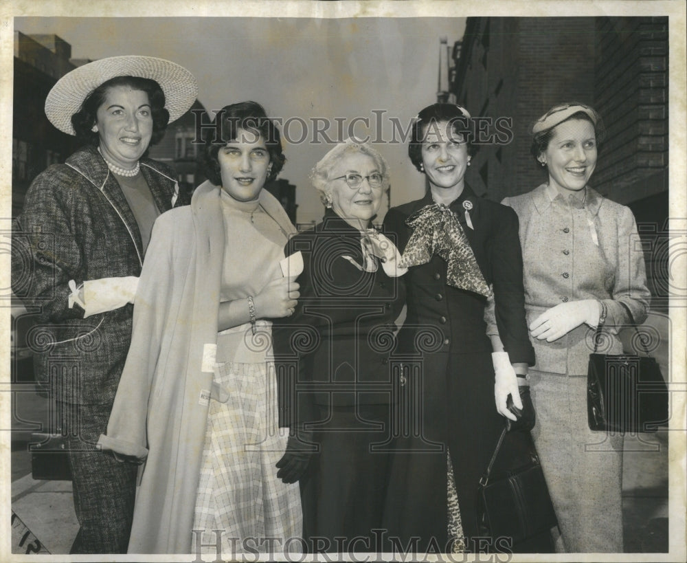 1955 Press Photo The Wolfson family and in-law.