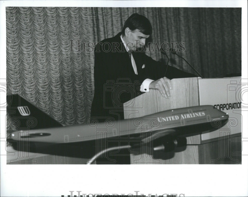 1994 Press Photo United Air Lines Announcement Wolf