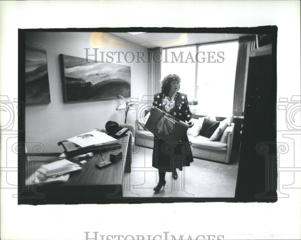 1989 Press Photo Dixon Communications