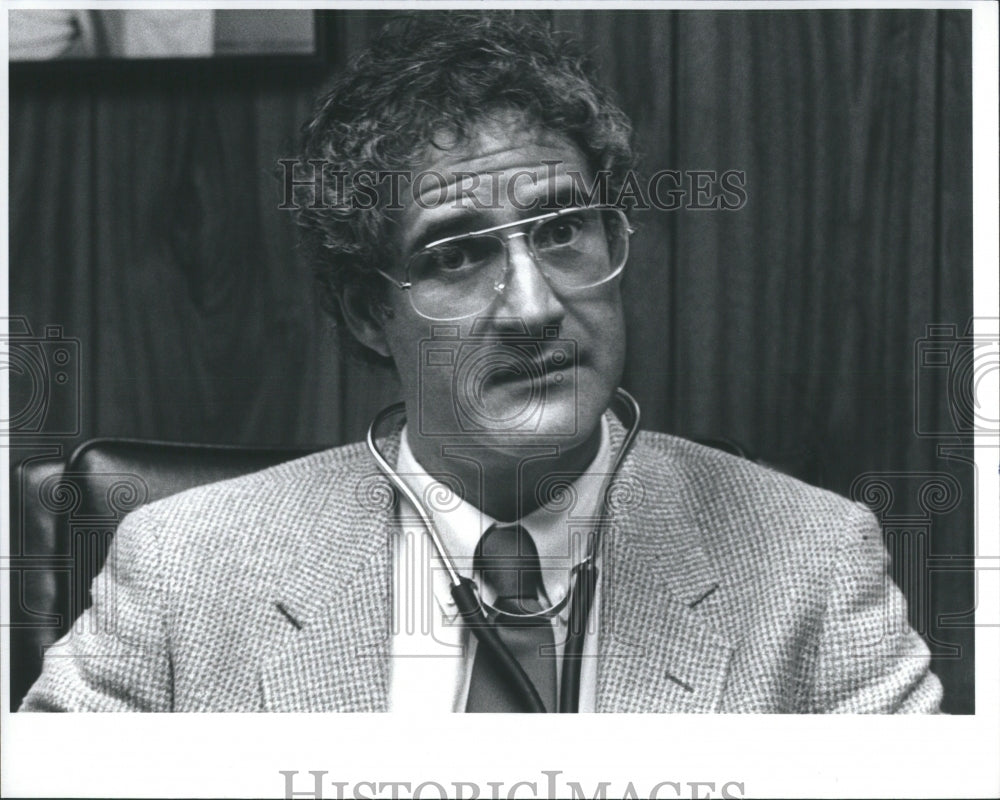 1983 Press Photo Dr Bruce Dubin Lung Diseases Specialis