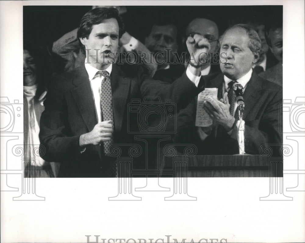 1988 Press Photo John Dukakis Clinton Township Carl