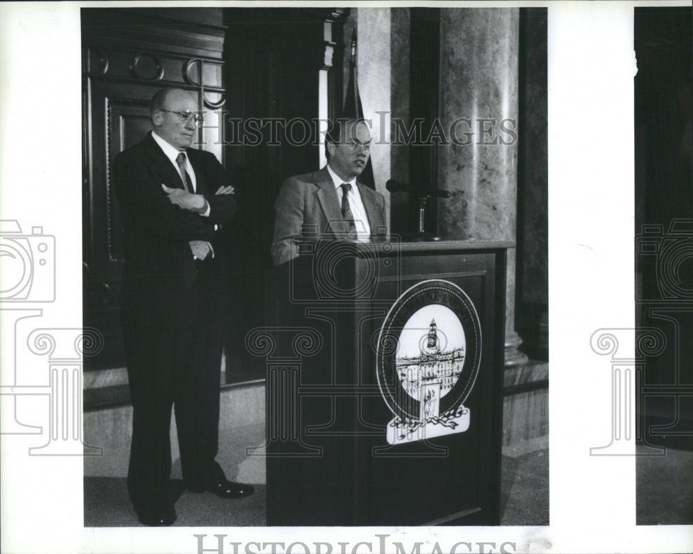 1991 Press Photo Executives