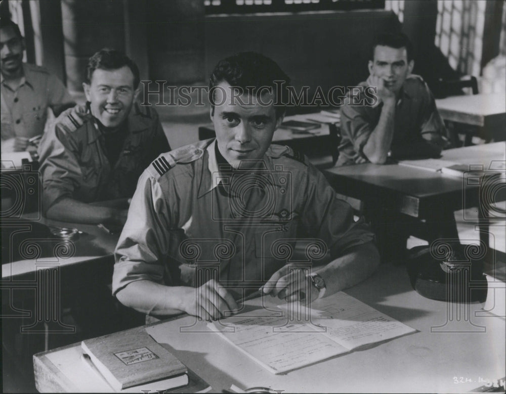 1960 Press Photo Dirk Bogarde Actor Wind Cannot Read