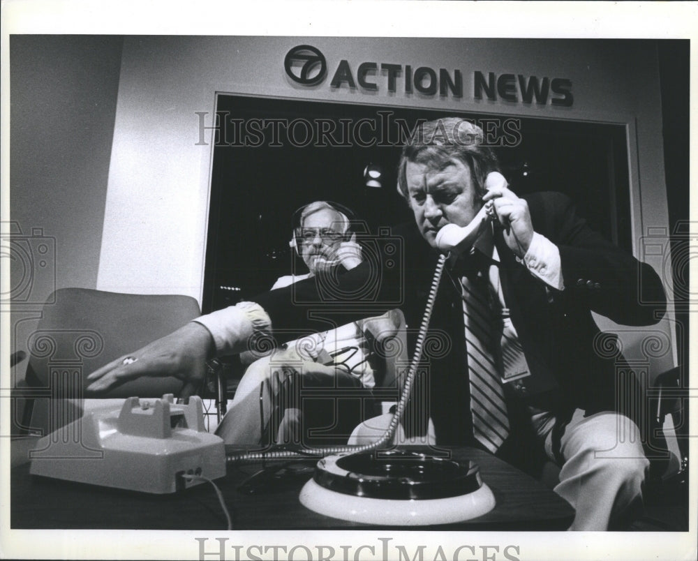 1989 Press Photo Bill Bonds Hal Kole Television Anchor
