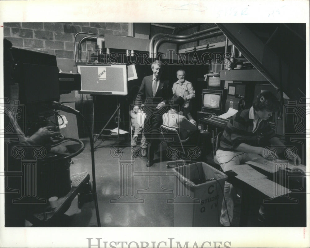 1981 Press Photo bill Bonds Television Anchor