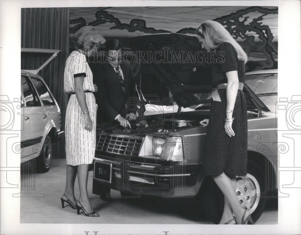 1988 Press Photo Anne Charlotte Ford Car Engine Escort