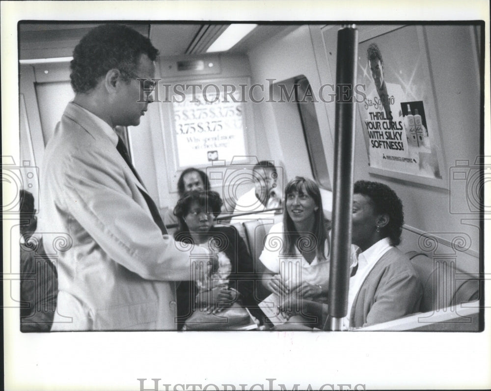 1986 Press Photo Julian Boole Campaign Travaling Train