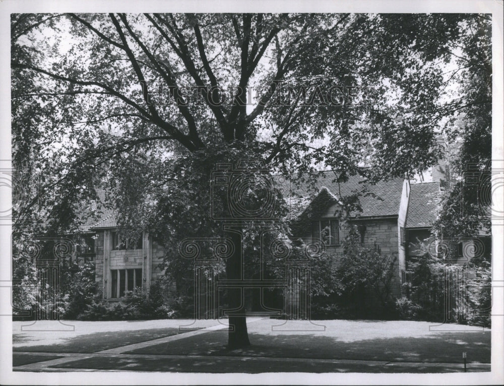 1958 Press Photo Benson Ford House Tree Famous People