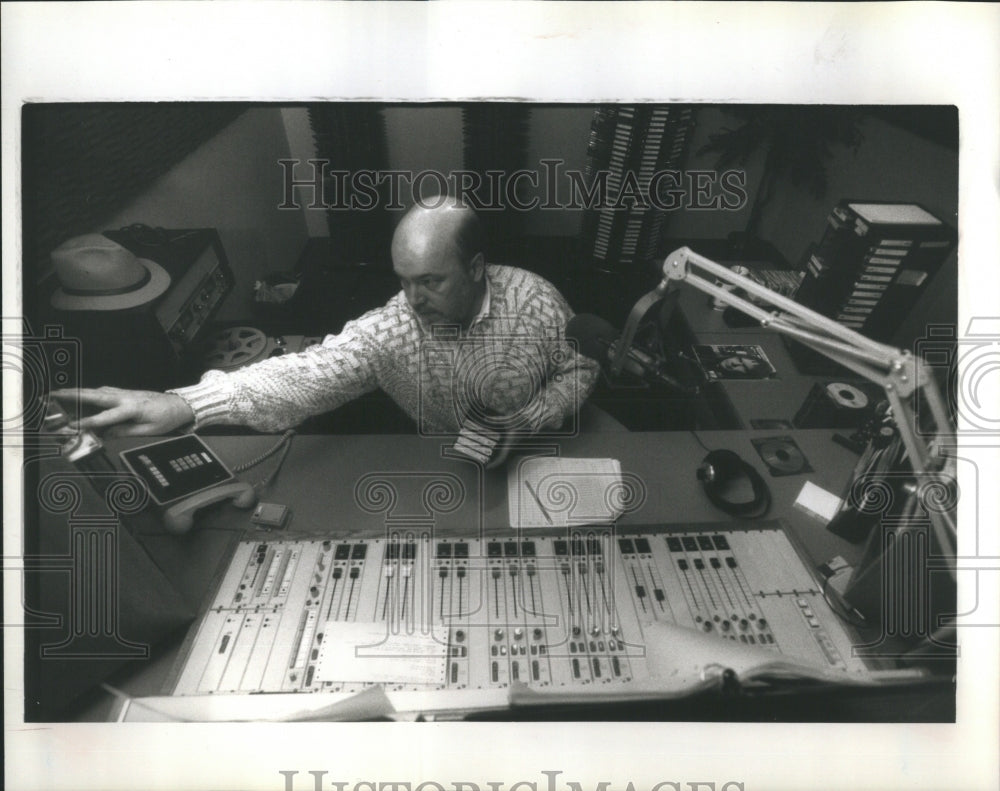 1992 Press Photo Tom Forcet Radio Stations Neal Ruban