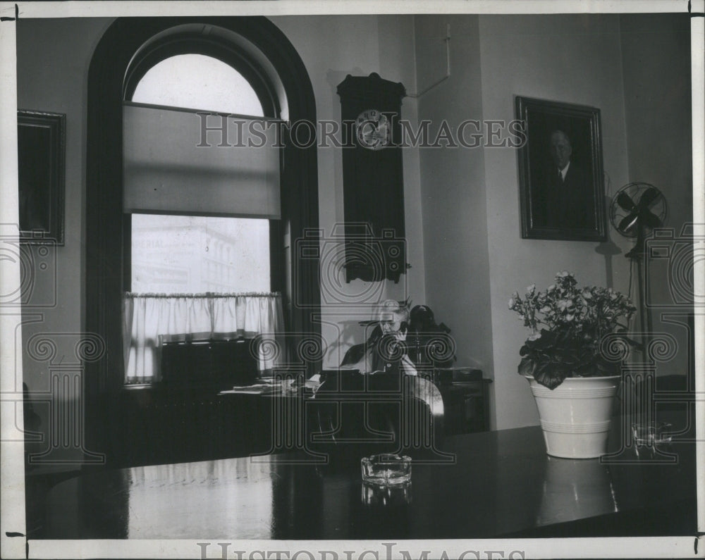 1944 Press Photo Miss Mabel Ford Hall City Mayors Mail