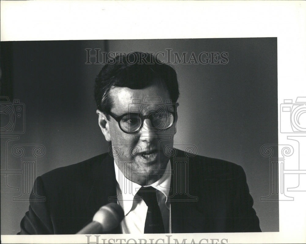 1987 Press Photo Malcolm Forbes Jr Economic Meeting