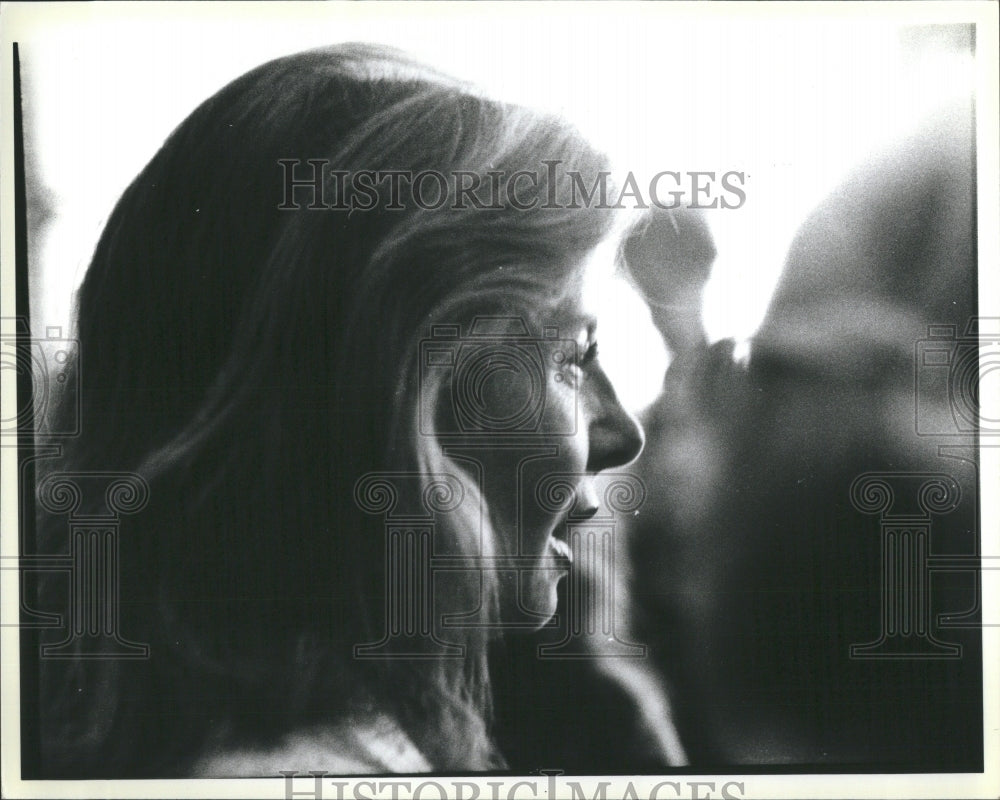 1980 Press Photo Mrs. F in court, shot through a window