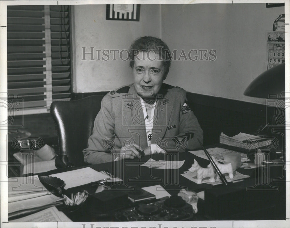 1943 Press Photo Mrs John B Ford Women Week Office