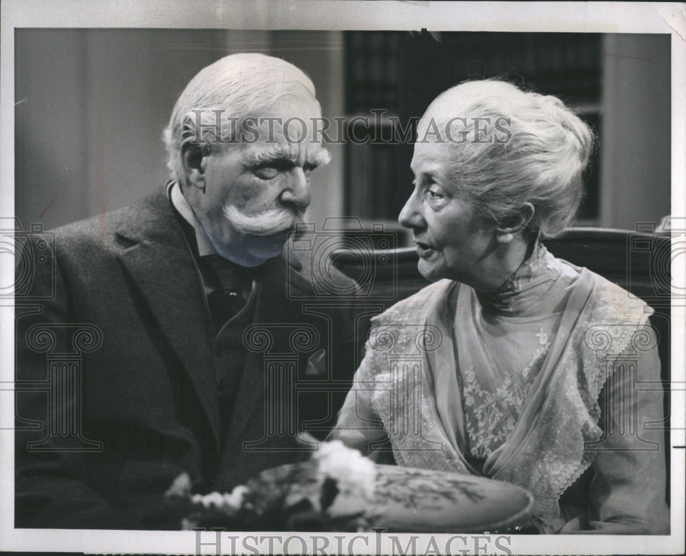 1966 Press Photo Alfred Lunt Actor Lynn Fontanne Hall