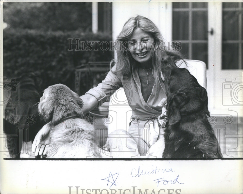 1941 Press Photo Cathrina Ford Dogs Ground Animal