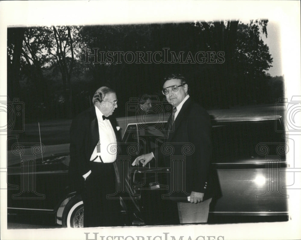 1980 Press Photo Henry Ford II boarding car