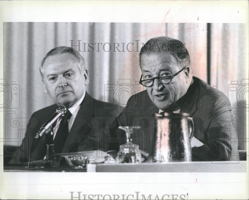 1979 Press Photo Lee Iacocca and Retiring Henry Ford II