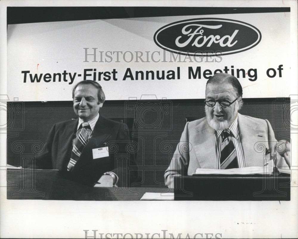 1976 Press Photo Henry Ford II Chairman Meeting Speaks