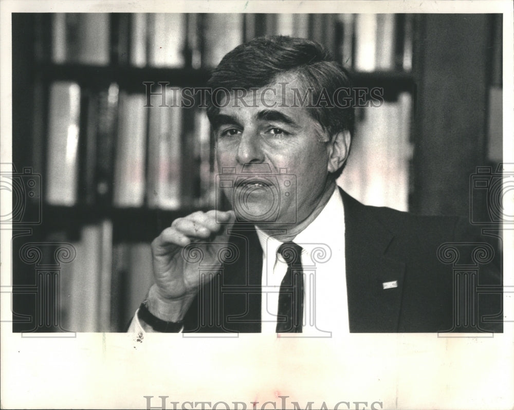 1988 Press Photo Massachusetts Governor Michael Dukakis