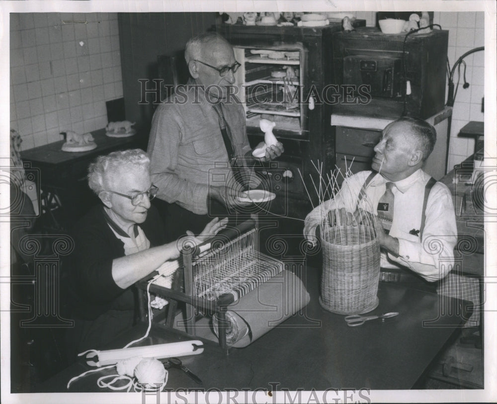 1958 Press Photo Drexel Home Aged Kiln Loom Working