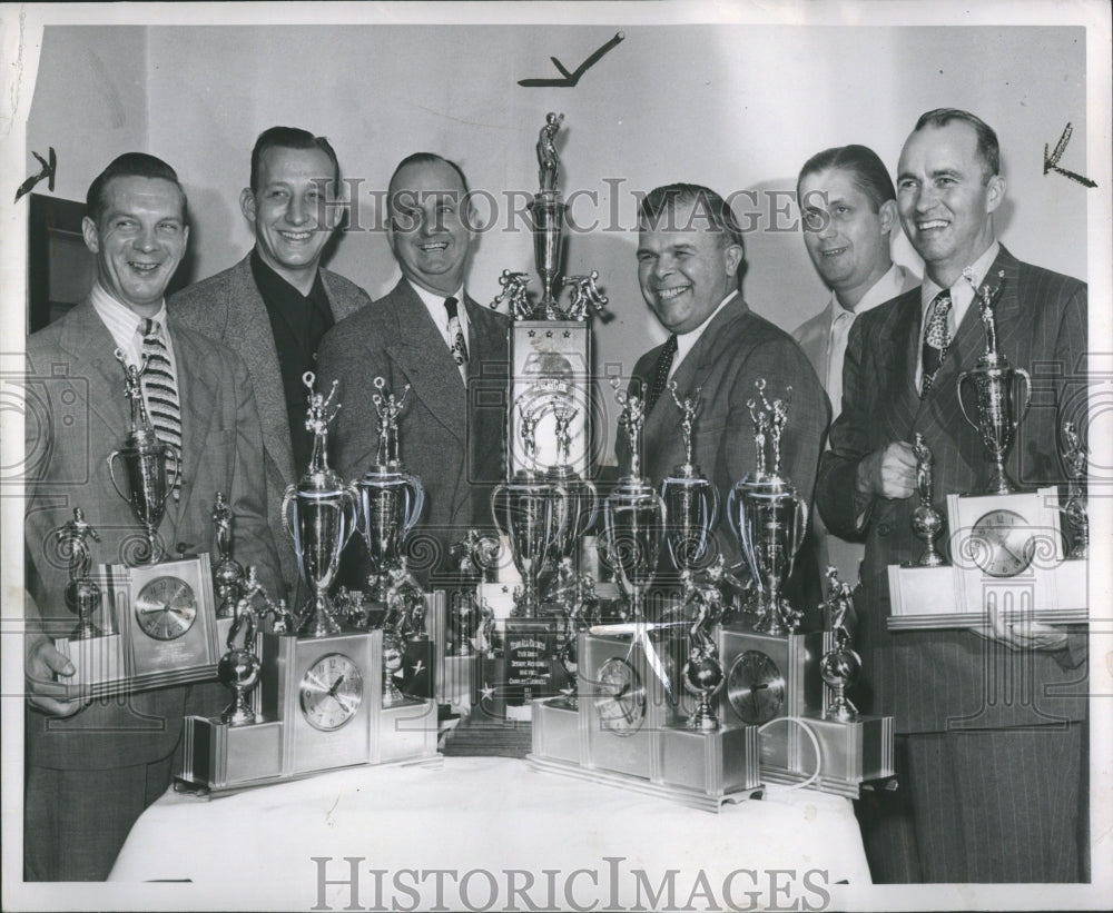 1949 Press Photo E &amp; B Bowling Champs and Trophies