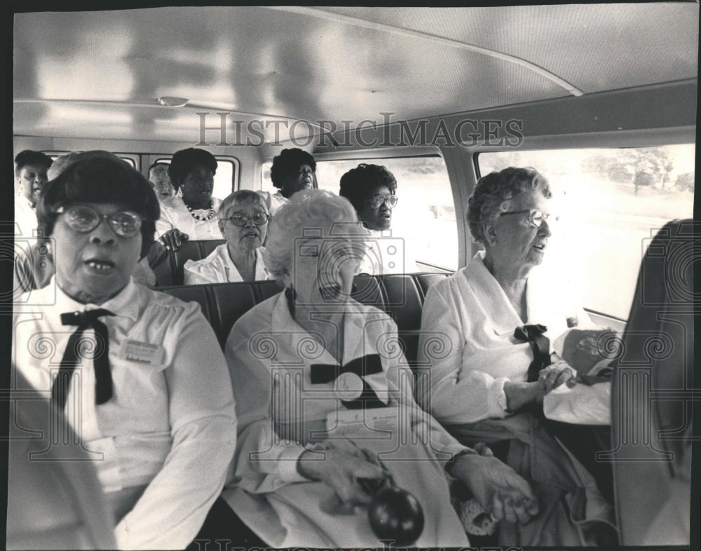 1987 Press Photo 2111 Swingers