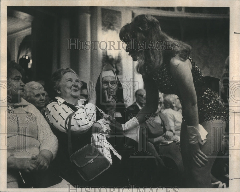 1976 Press Photo Senior Senior Prom Go Go Dancer