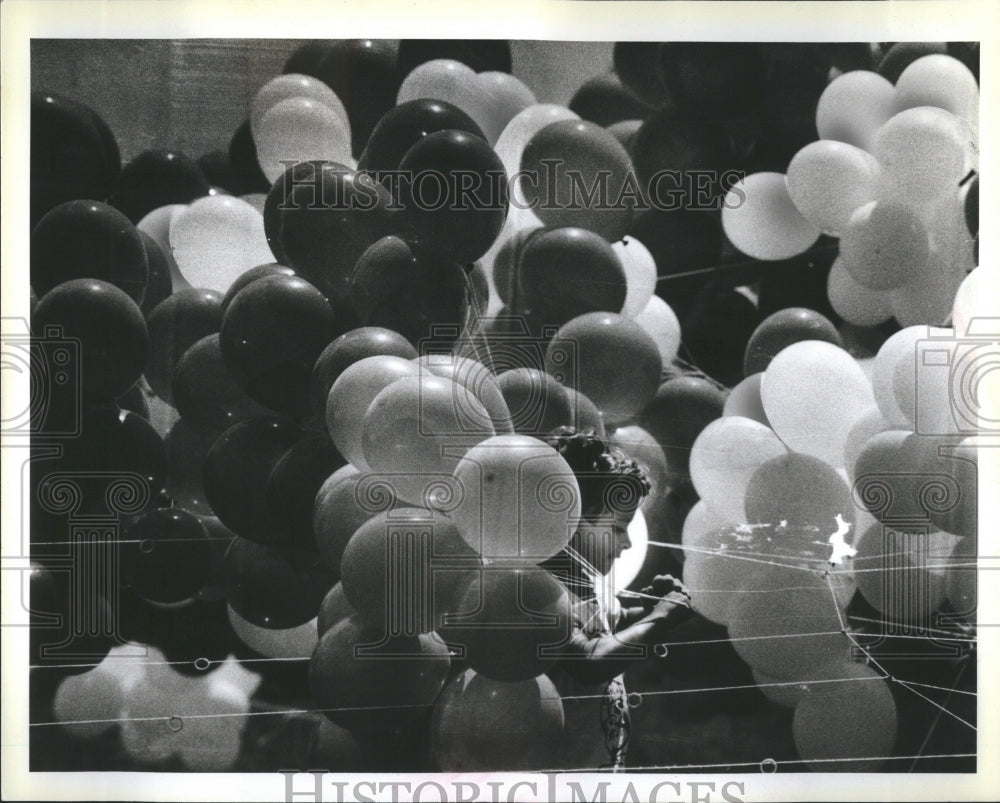 1983 Press Photo Birthday Balloon