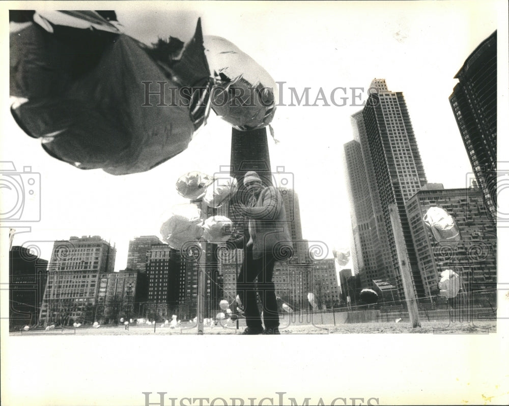 1984 Press Photo Balloon Sculpture