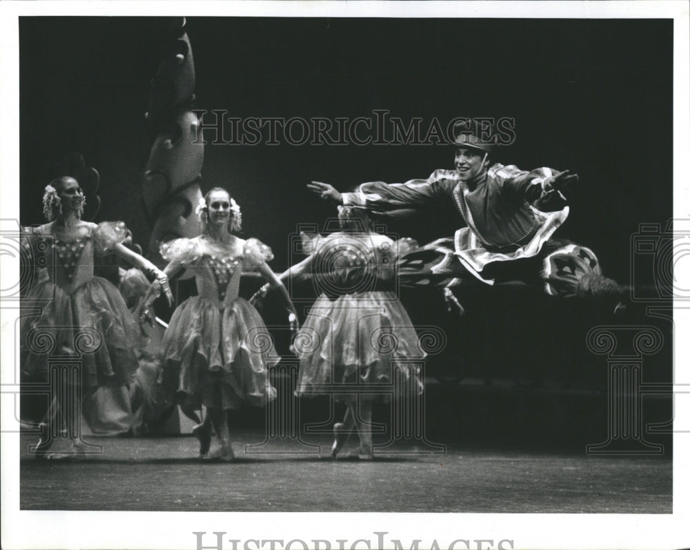 1951 Press Photo Arie Crown Theatre Nutcracker Rehearse