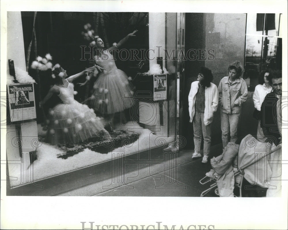 1988 Press Photo Nutcracker Dancers Window Chicago