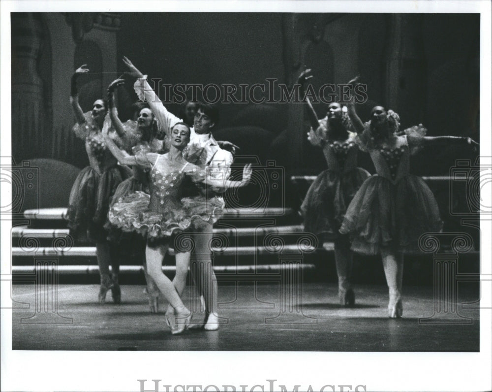 1991 Press Photo Ballet Nutcracker Arie Crown Theatre