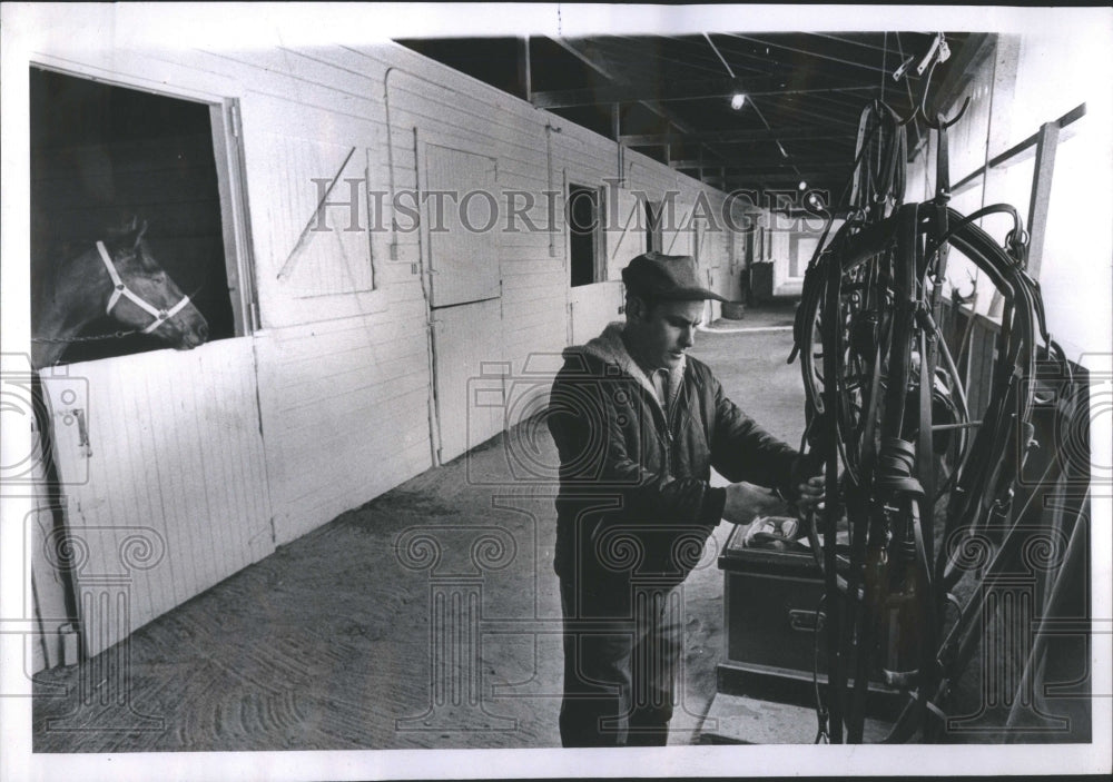 1968 Press Photo Horse Caretaker Hangs Up His Harness