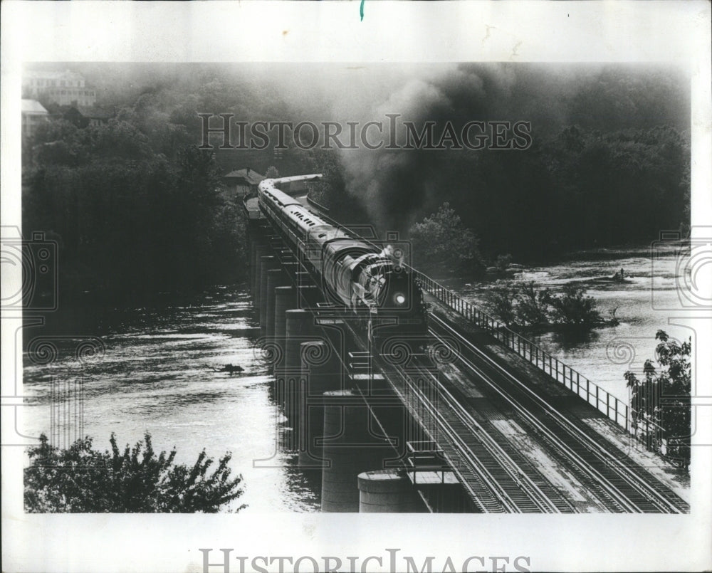 1977 Press Photo Train Vehicles Transport